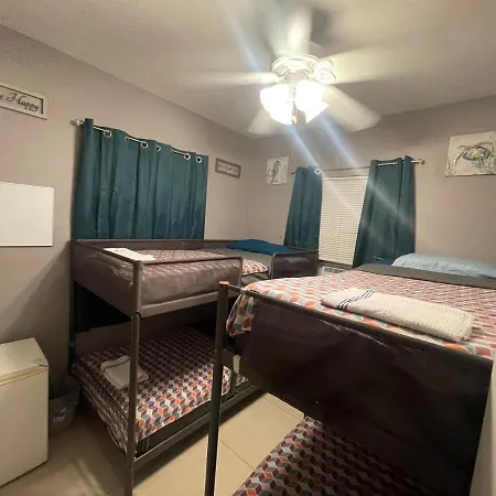 Miami Vibes Hostel - North Miami